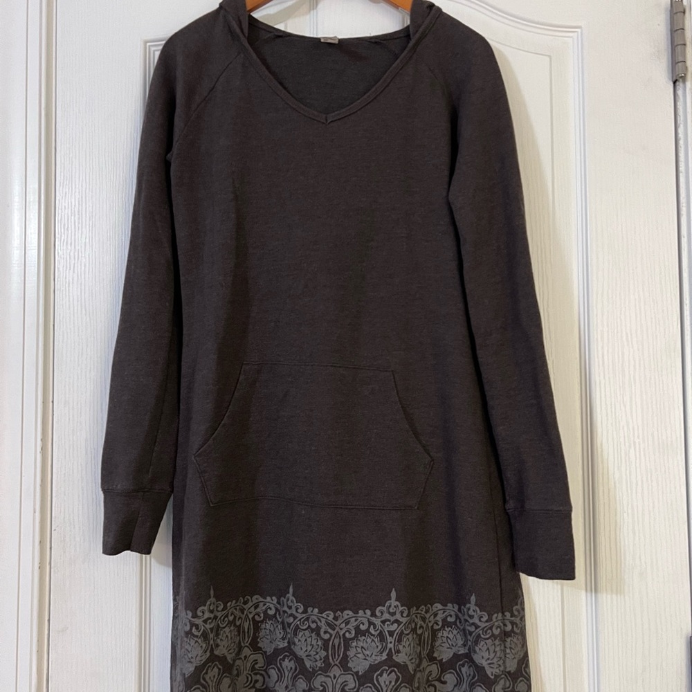 Lola by AFG hooded dress with front pockets. Could be worn as sweatshirt/tunic
